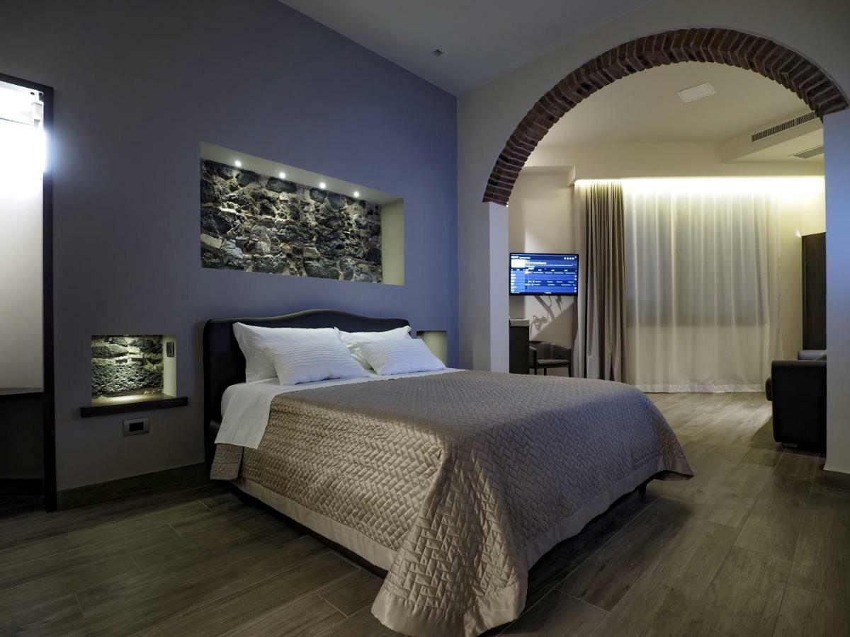 Relais Anfitheatro Bed & Breakfast คาตาเนีย ภายนอก รูปภาพ
